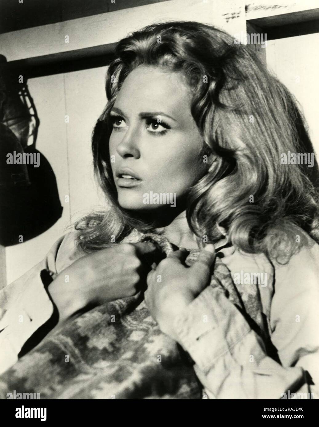 THE EXTRAORDINARY SEAMAN  1969 MGM film with Faye Dunaway Stock Photo