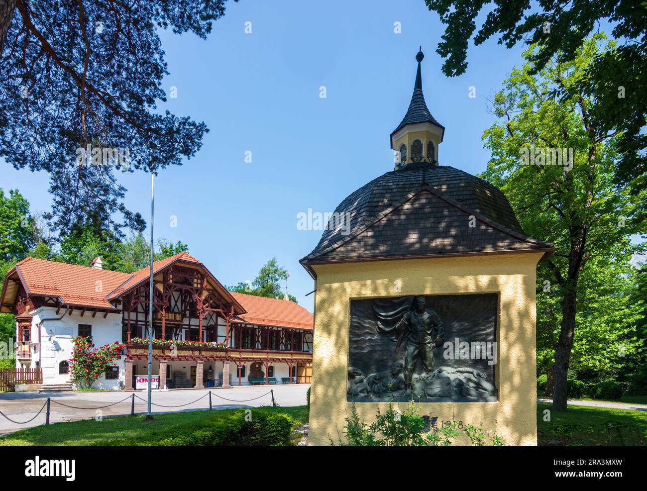 Innsbruck: Grave of honor for the approx. 20,000 fallen soldiers of the Kaiserjäger in World War I, Urichhaus, former casino and administration buildi Stock Photo