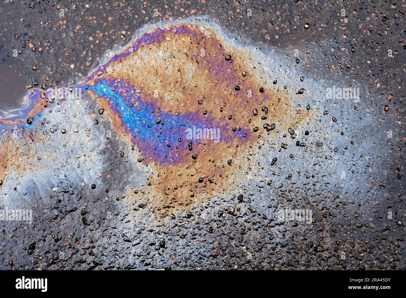 Spilled motor oil hi-res stock photography and images - Alamy