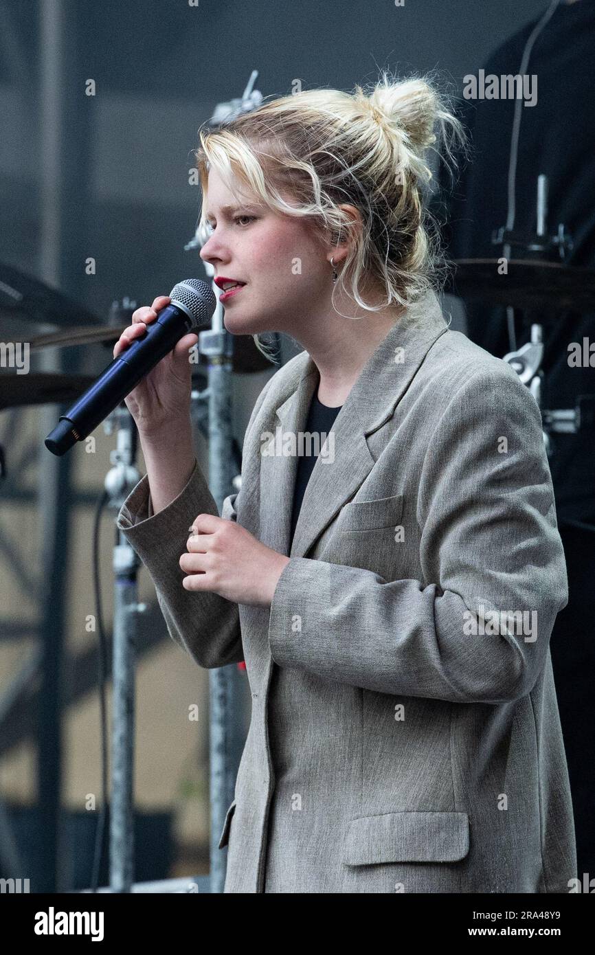 Paris France 30th June 2023 Zaho De Sagazan Chante En Concert Lors paris-france-30th-june-2023-zaho-de-sagazan-chante-en-concert-lors