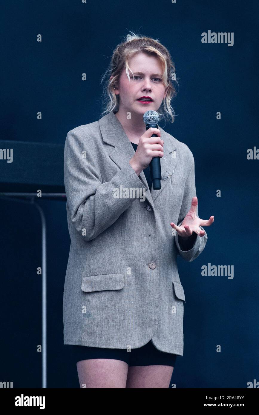  Foto zu Paris, France. 30th June, 2023. Zaho de Sagazan chante en concert lors 