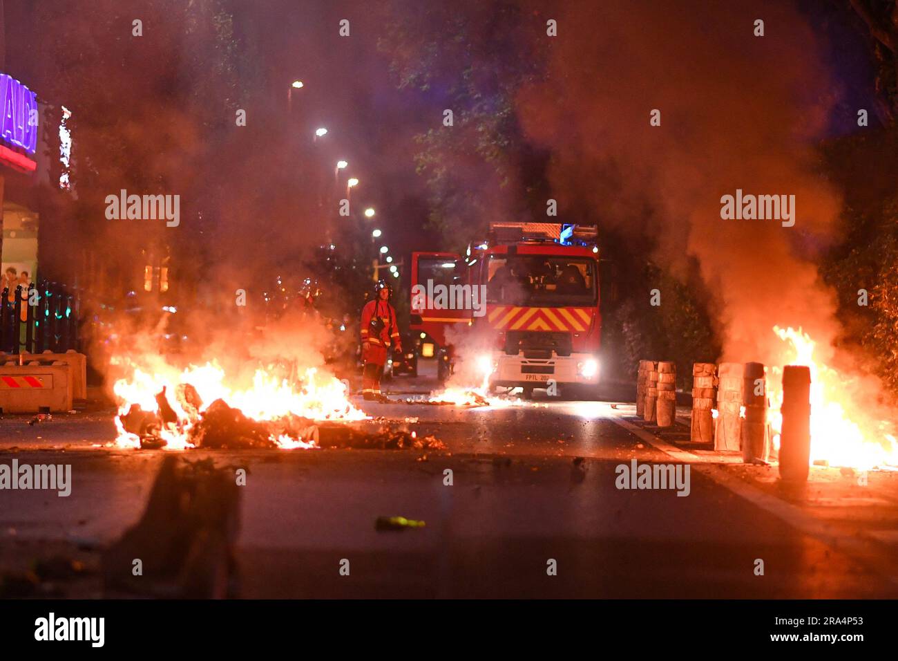 Charenton, France. 01st July, 2023. Firefighters extinguish fires set