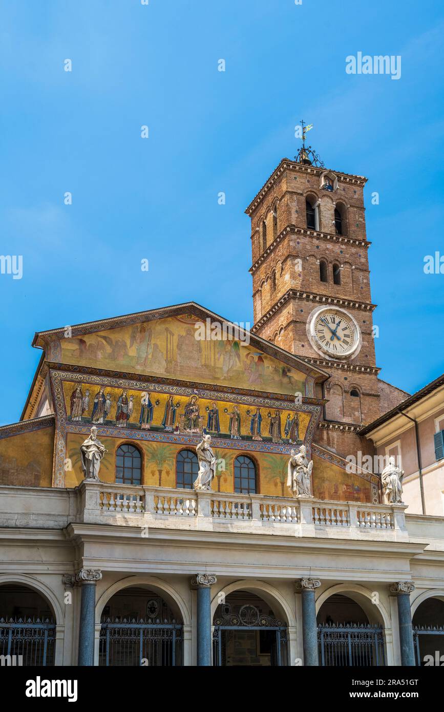 Basilica of Santa Maria in Trastevere (Our Lady in Trastevere), Rome, Lazio, Italy Stock Photo