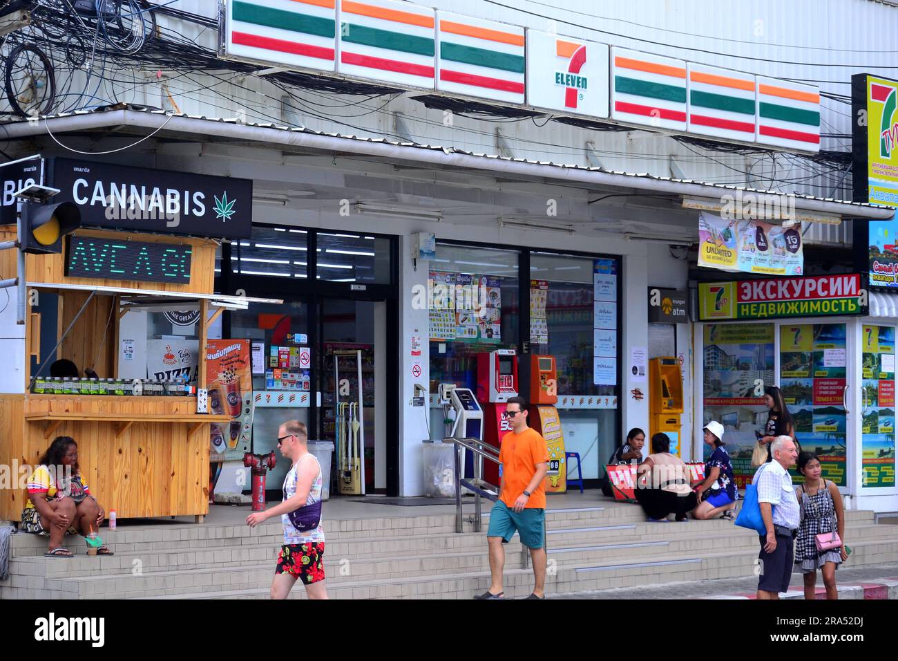Frontage of a 7/11 grocery shop with a cabin selling cannabis in front of it in Jomtien, Pattaya, Thailand.  In 2022 Thailand delisted cannabis as a narcotic; many shops have sprung up to sell it. In January, 2023, the Ministry of Public Health issued a guide: “10 Things Tourists Need to Know about Cannabis in Thailand”. Thailand hopes, by this initiative, to promote medical use of marijuana and create economic opportunities for local people. Stock Photo