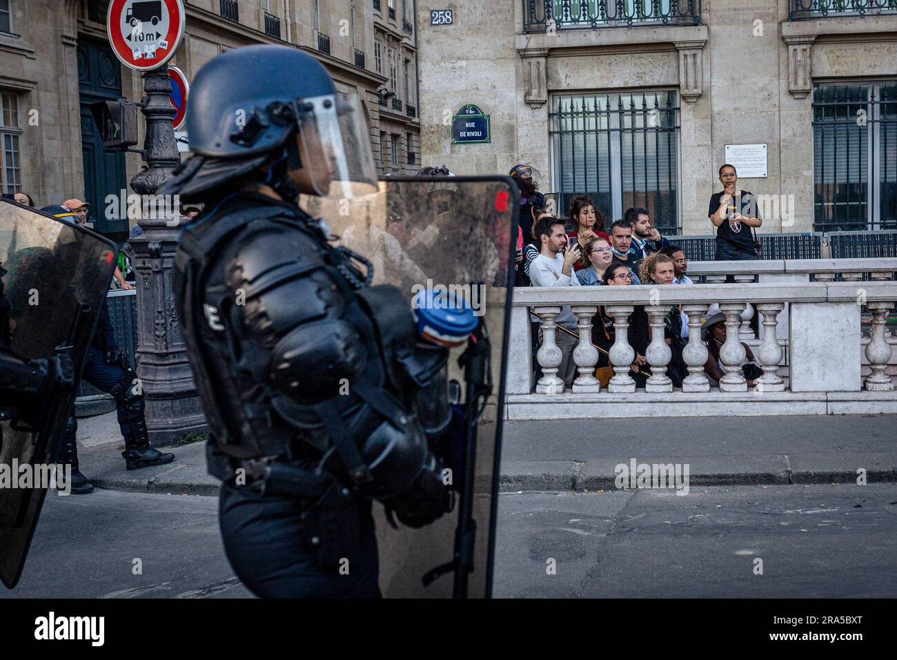 Paris, France. 30th June, 2023. A group of people seen watching the demonstration at the entrance of a metro station. On the fourth day of protests following the death of 17-year-old Nahel by police in Nanterre, on the outskirts of Paris, a spontaneous demonstration began in Place de la Concorde and brought together a few hundred people. There were some arrests. (Photo by Telmo Pinto/SOPA Images/Sipa USA) Credit: Sipa USA/Alamy Live News Stock Photo