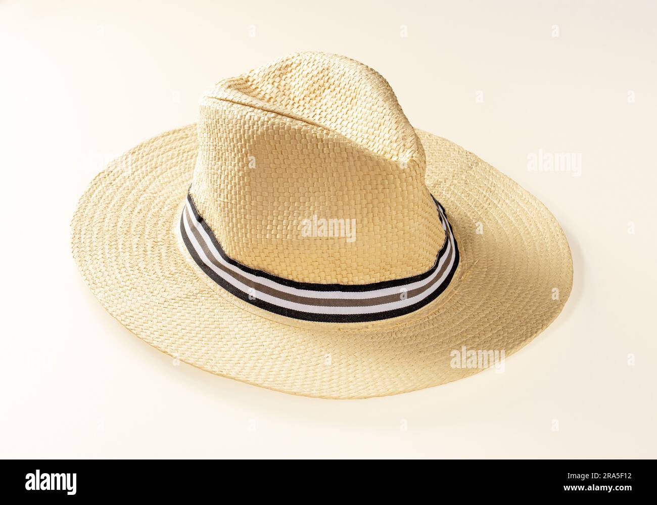 Large straw sun hat hi-res stock photography and images - Alamy
