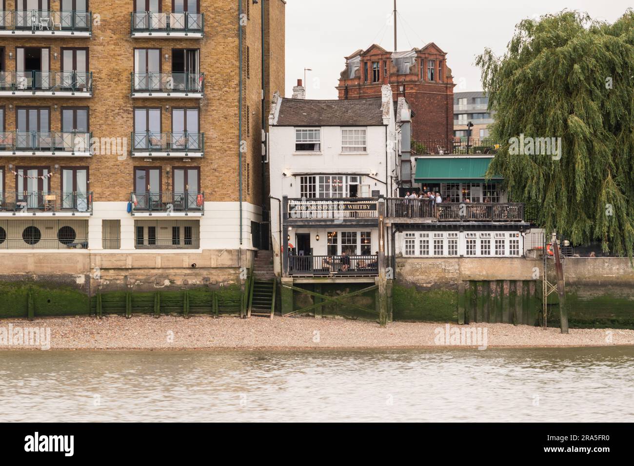The river facing Prospect of Whitby - a historic public house on the banks of the River Thames at Wapping, Tower Hamlets, London, E1, England, U.K. Stock Photo