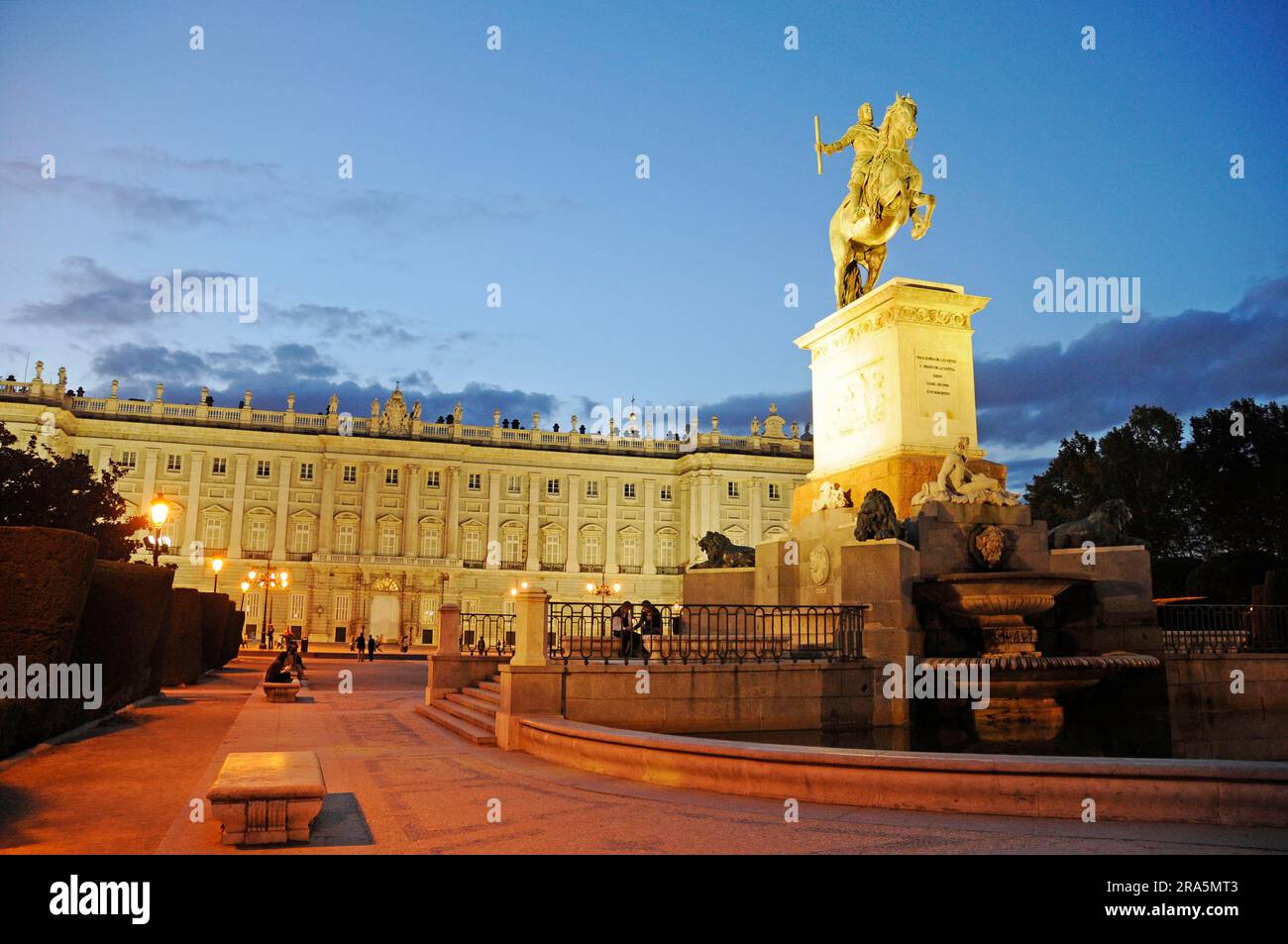 plaza-de-oriente-palacio-real-equestrian-statue-of-felipe-iv-royal