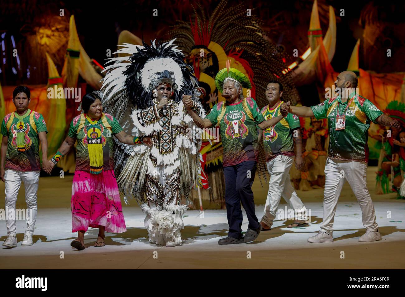 Parintins, Brazil. 01st July, 2023. AM - PARINTINS - 07/01/2023 - PARINTINS, AMAZONAS, PARINTINS FOLKLORIC FESTIVAL 2023 - Boi-bumba Garantido honored Chief Raoni Metuktire with the song Nomination Caiapo, during a presentation on the first night of the 56th Parintins Folk Festival. The dispute between the Garantido (red and white colors) and Caprichoso (blue and white colors) oxen takes place in the city of Parintins, in the interior of the State of Amazonas, about 372 km away from the capital Manaus. Photo: Suamy Beydoun/AGIF/Sipa USA Credit: Sipa USA/Alamy Live News Stock Photo