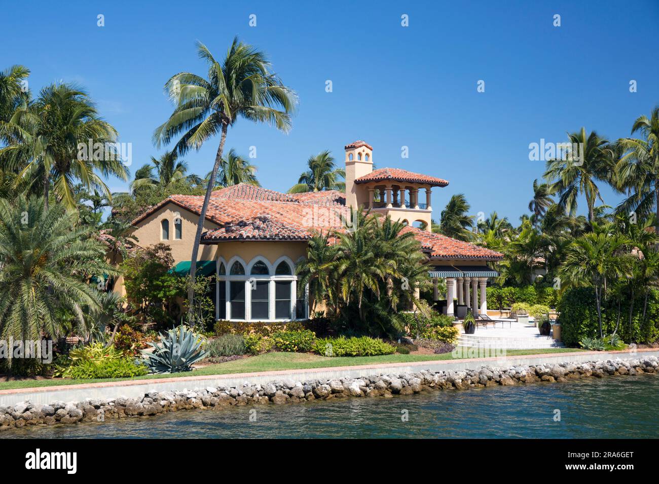 Fort Lauderdale, Florida, USA. Luxury waterfront mansion overlooking the New River in the Las Olas Isles district. Stock Photo