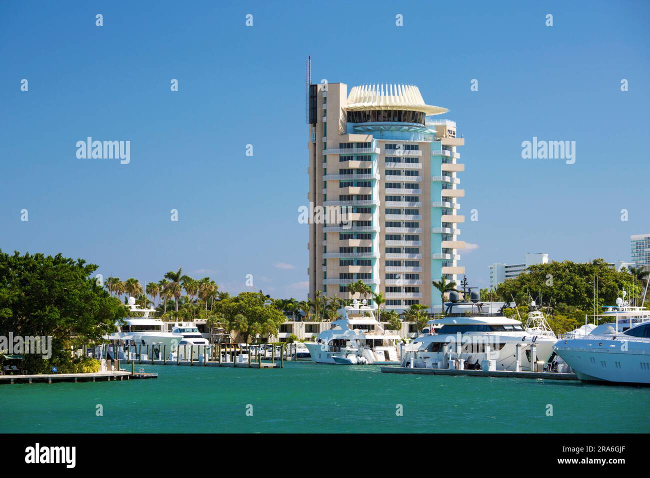Fort Lauderdale, Florida, USA. View across the Stranahan River to the Pier 66 hotel and marina complex, Harbor Beach district. Stock Photo