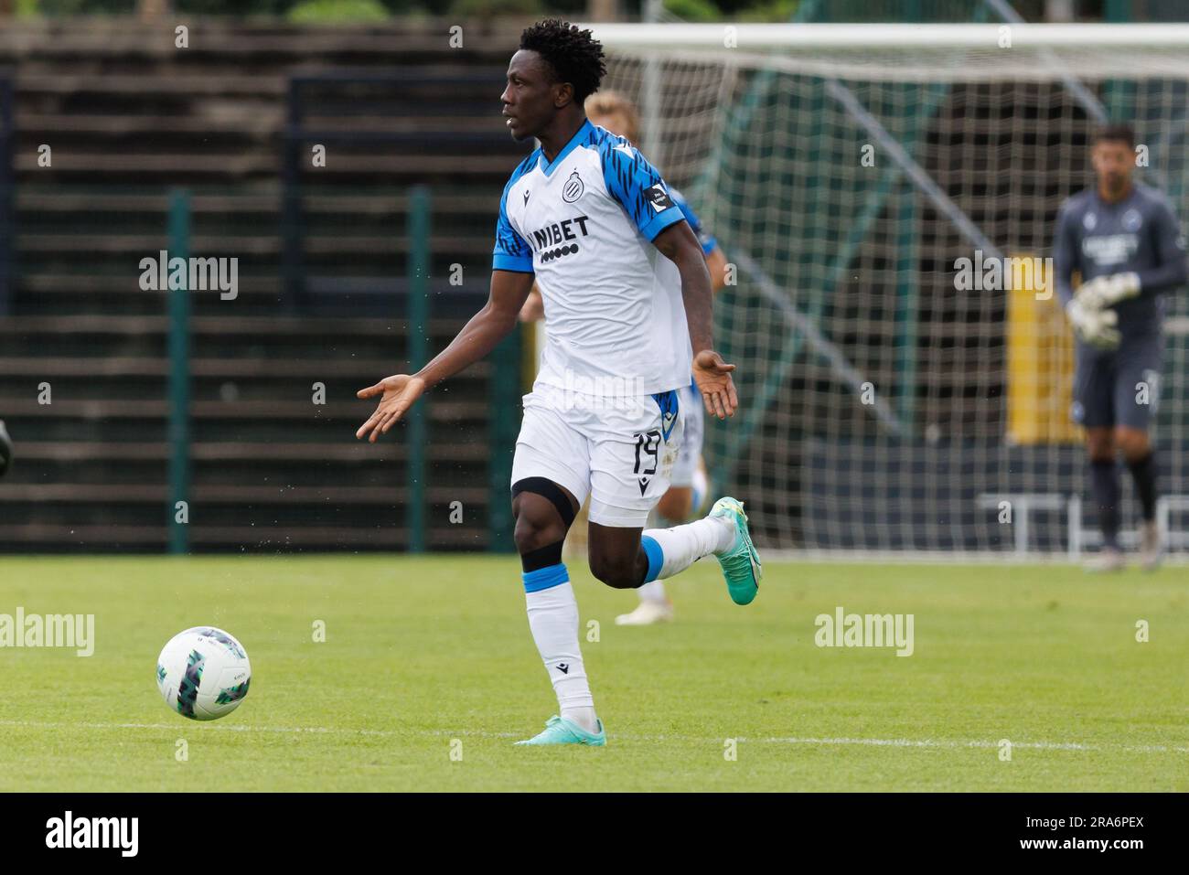 Club's Kamal Sowah and Anderlecht's Sergio Gomez fight for the ball during  a soccer match between RSC Anderlecht and Club Brugge KV, Sunday 03 October  Stock Photo - Alamy