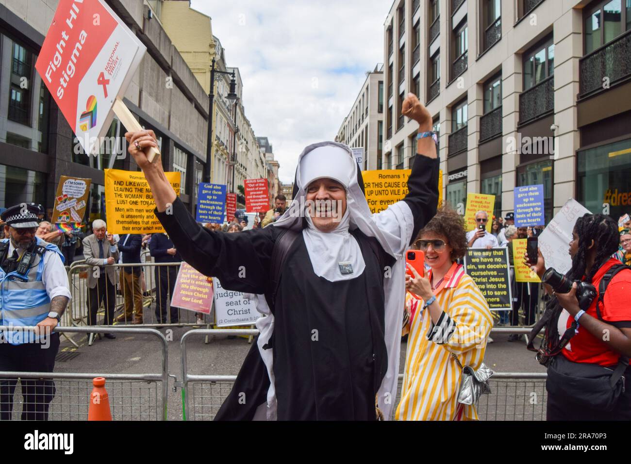 Dressed as a nun hi-res stock photography and images - Alamy