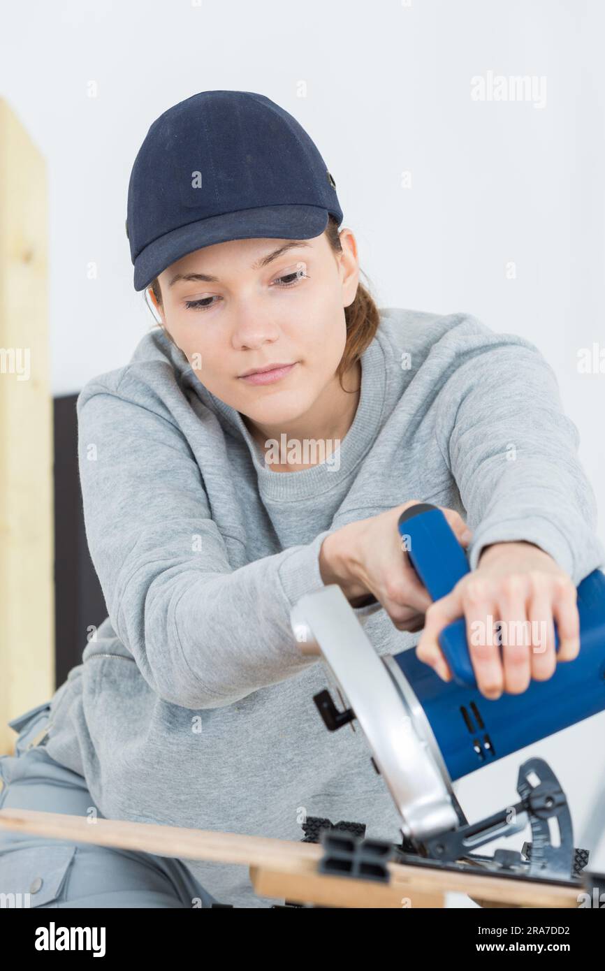 young female in a wheelchair using a circular saw Stock Photo Alamy