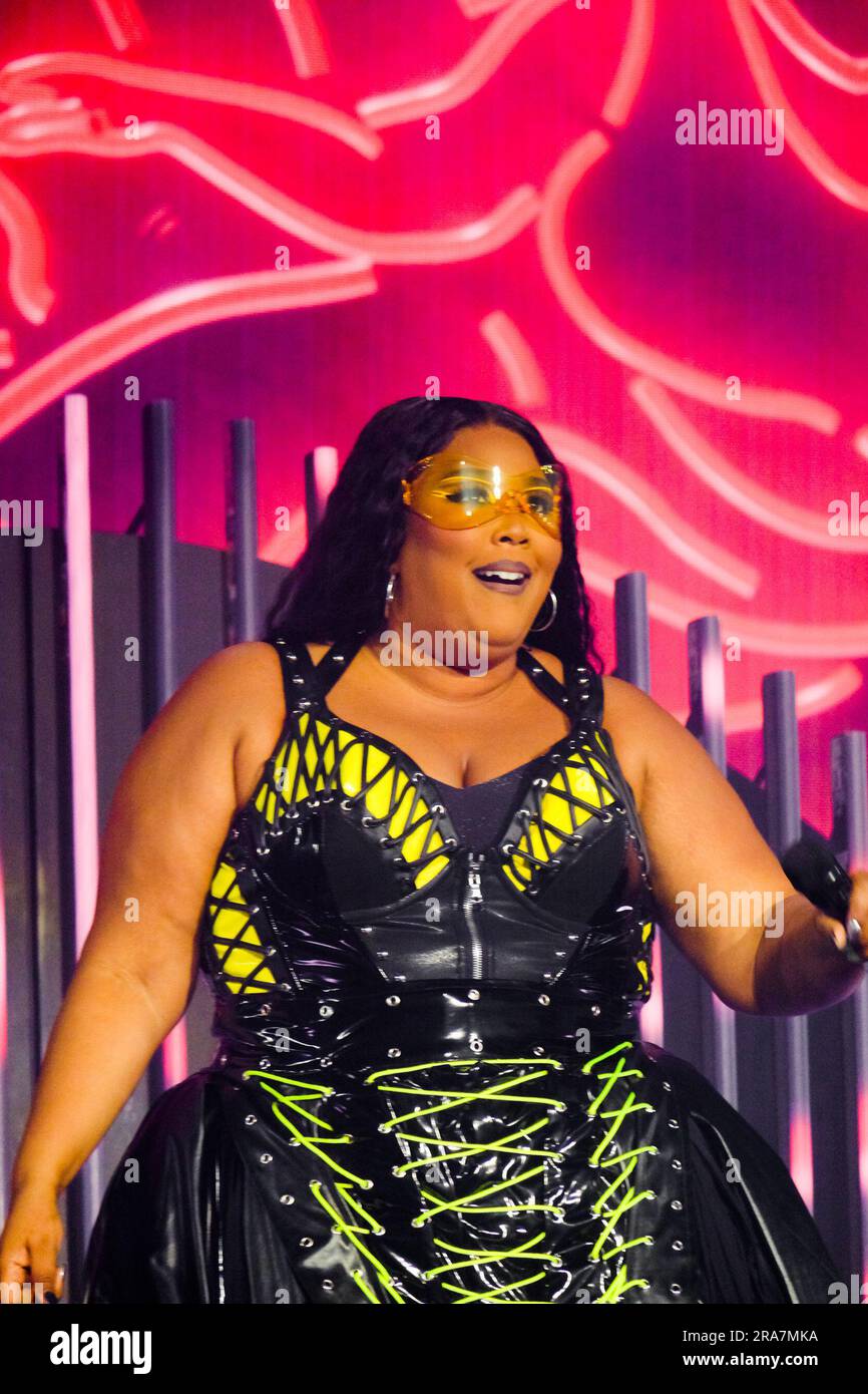 Lizzo 2023 hi-res stock photography and images - Page 3 - Alamy
