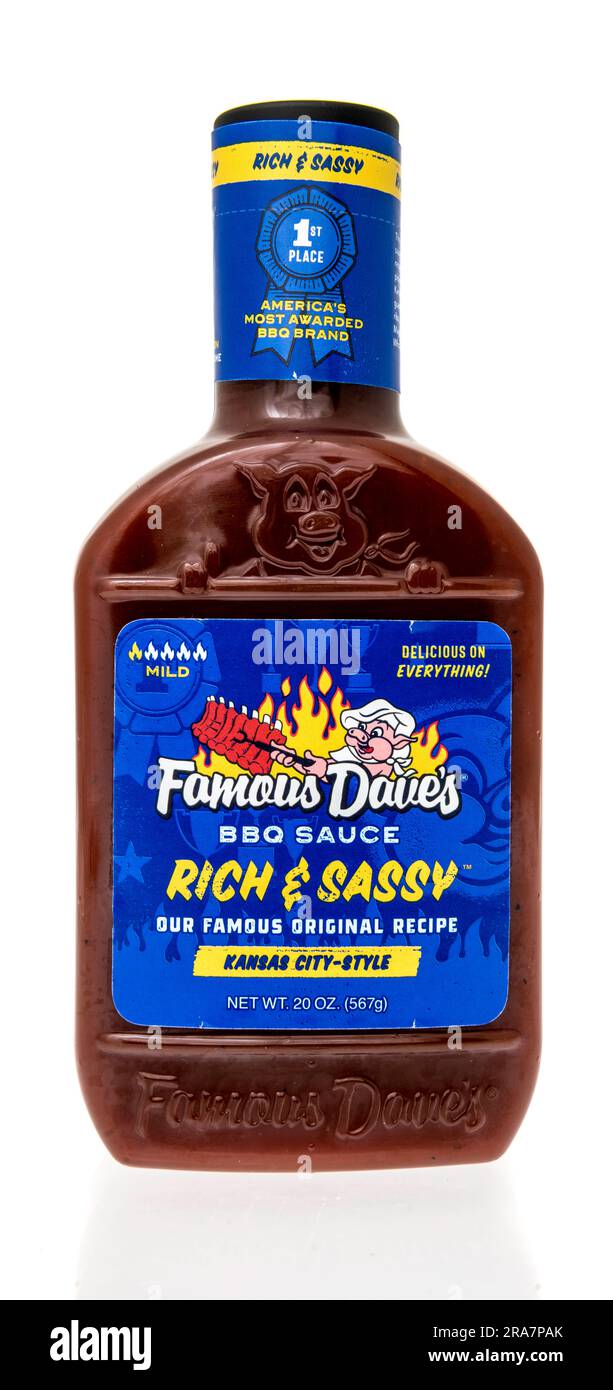 Winneconne, WI - 25 June 2023: A bottle of Famous Daves rich and sassy ...