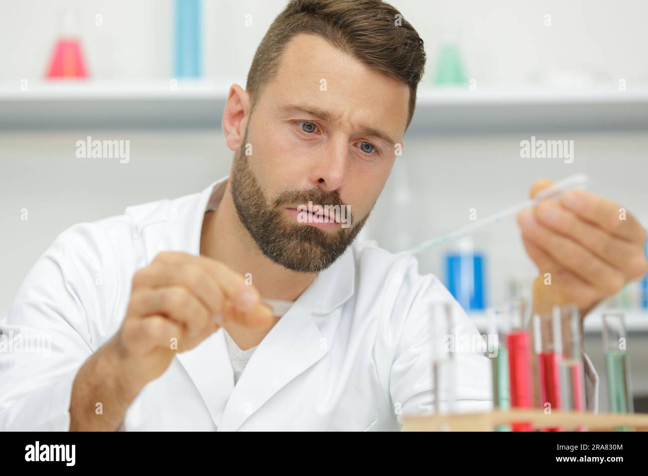 China biology researcher hi-res stock photography and images - Alamy