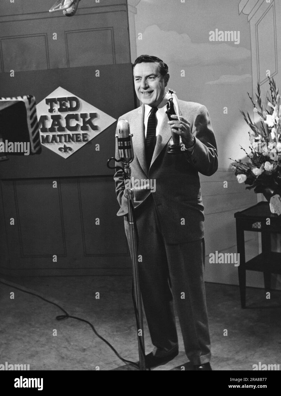 New York, New York:  1958 Television host Ted Mack on his 'The Original Amateur Show'. Stock Photo