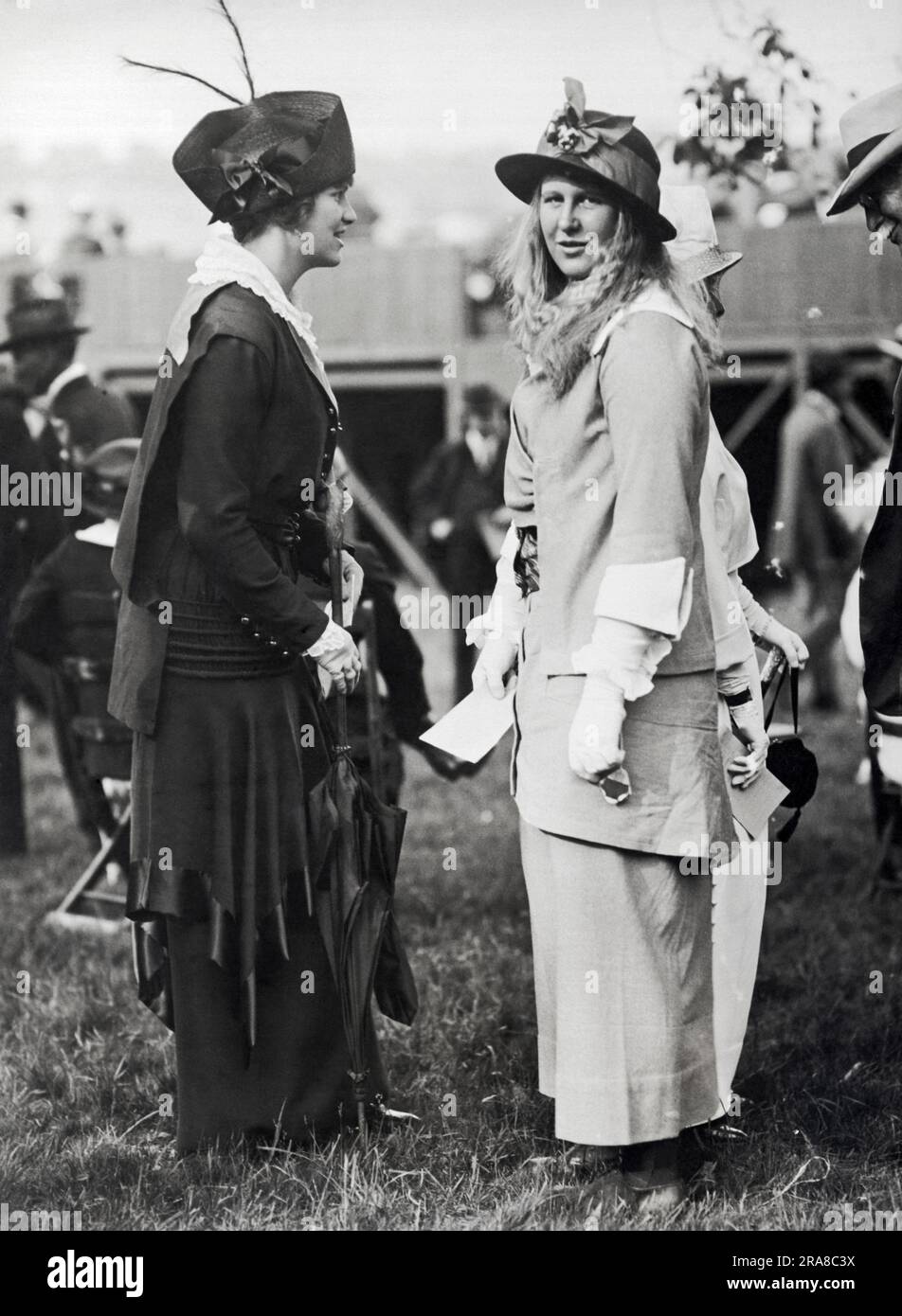 Matinecock, New York:  c. 1913 Fashionable New York socialites Katherine Steel and Helen Hitchcock attending the horse races at the Piping Rock Club on Long Island. Stock Photo