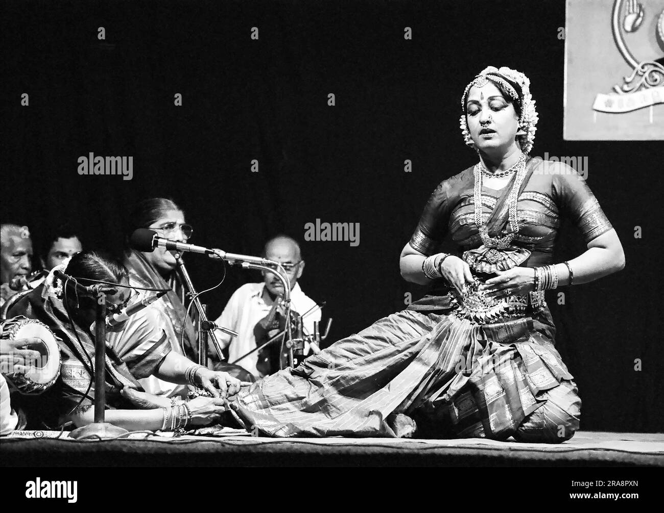 Bharatanatyamshow Black and White Stock Photos & Images - Alamy