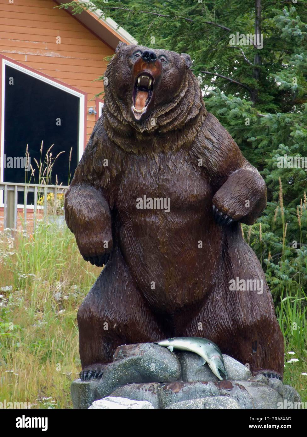 Bear wood carving hires stock photography and images Alamy