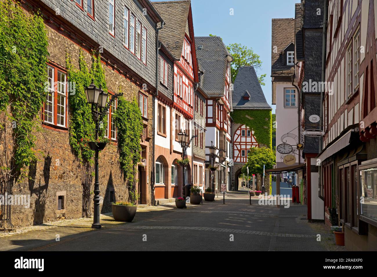 Town hall with half-timbered houses and Leonhard tower, town gate, historic old town, Deutsche Fachwerkstrasse, Herborn, Hesse, Germany Stock Photo