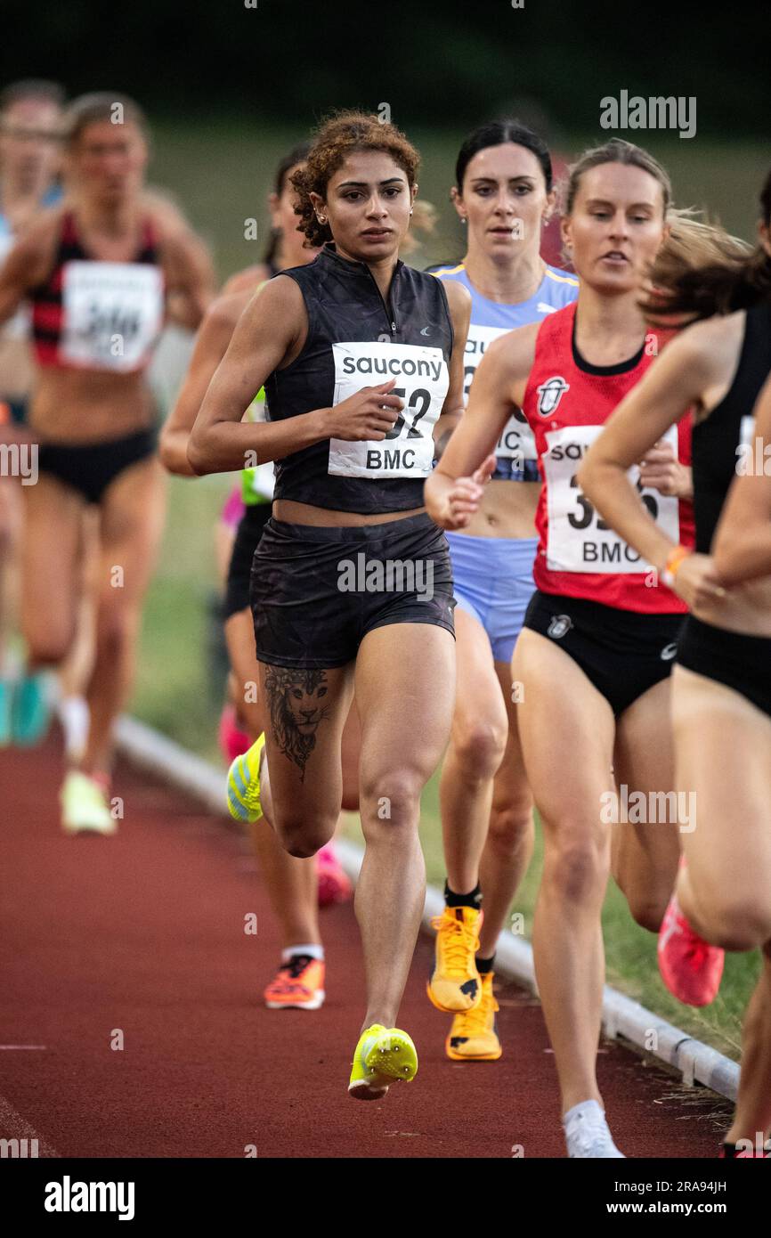 Saucony stadium shop