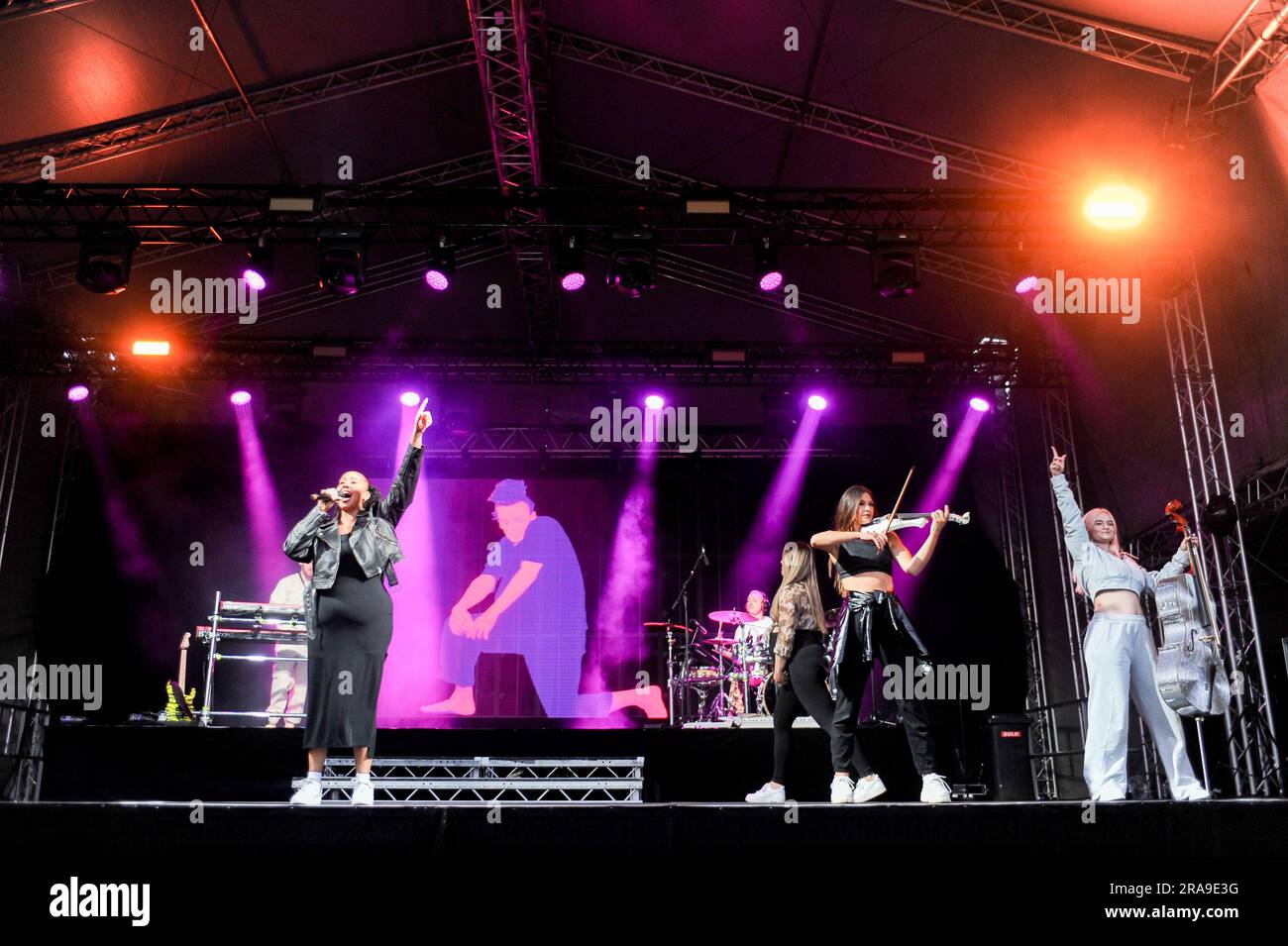 July 1, 2023, Doncaster, South Yorkshire, U.K: Clean Bandit ,Performing at Doncaster Racecourse , Doncaster , Uk , 01.07.2023 (Credit Image: © Robin Burns/ZUMA Press Wire) EDITORIAL USAGE ONLY! Not for Commercial USAGE! Stock Photo