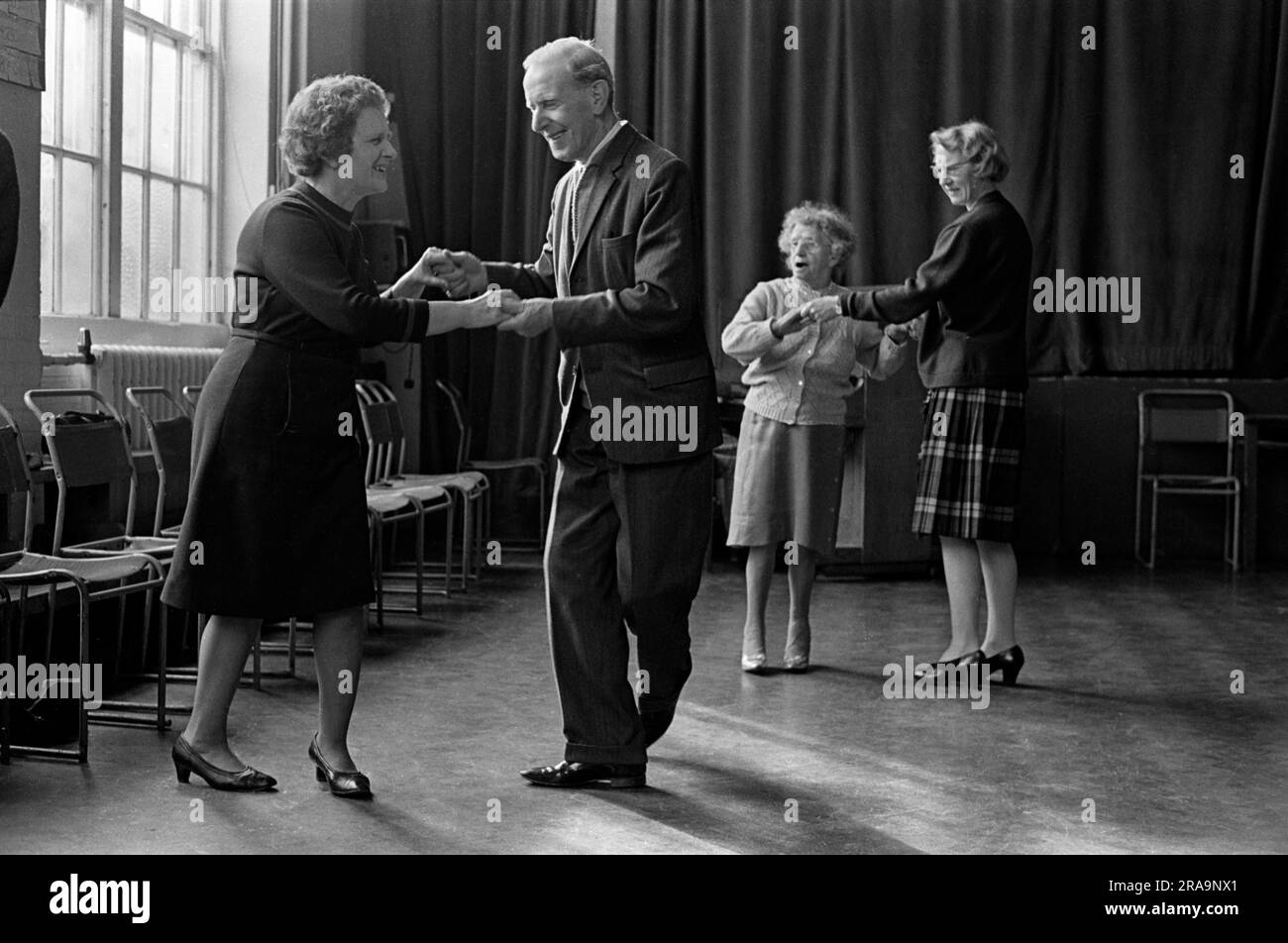 Darby and Joan Club. A blind and partially sighted afternoon dance class for senior citizens at the Battersea Institute. Battersea, London, England 1970. 1970s UK HOMER SYKES Stock Photo