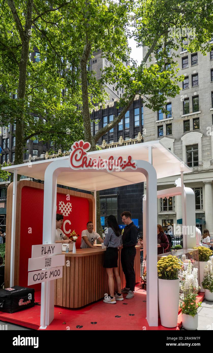 Chickfila free sandwich giveaway promotion in Bryant Park, 23 June