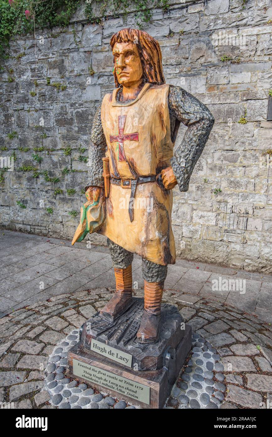 Sculpture close to trim castles walls hires stock photography and