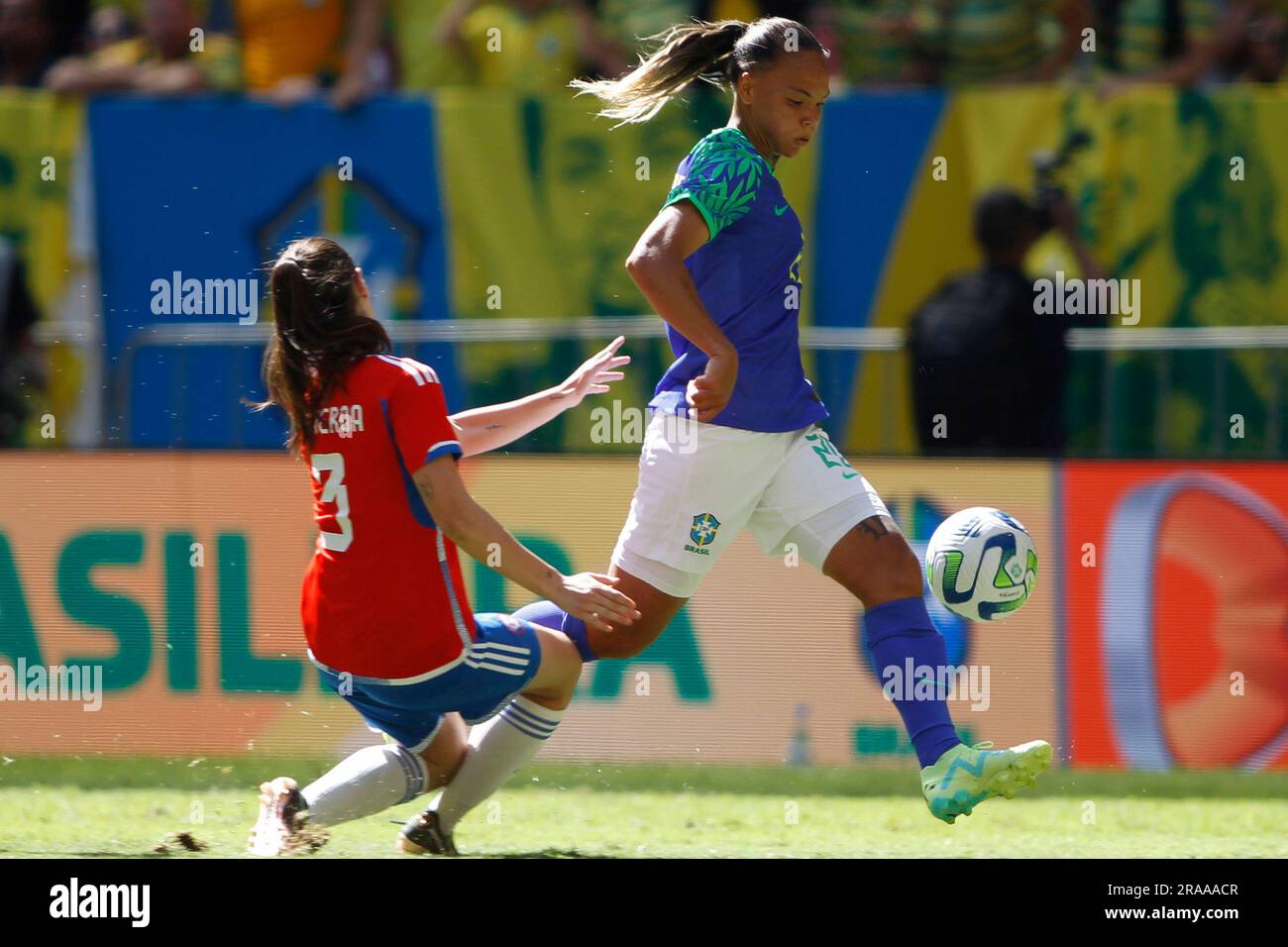 Brasilia, Brazil. 02nd July, 2023. Estadio Mane Garrincha Nycole of Brazil competes with Catalina Figueroa of Chile, during the international friendly between Brazil and Chile, at Estadio Mane Garrincha, this Sunday 02. 30761 (Adalberto Marques/SPP) Credit: SPP Sport Press Photo. /Alamy Live News Stock Photo