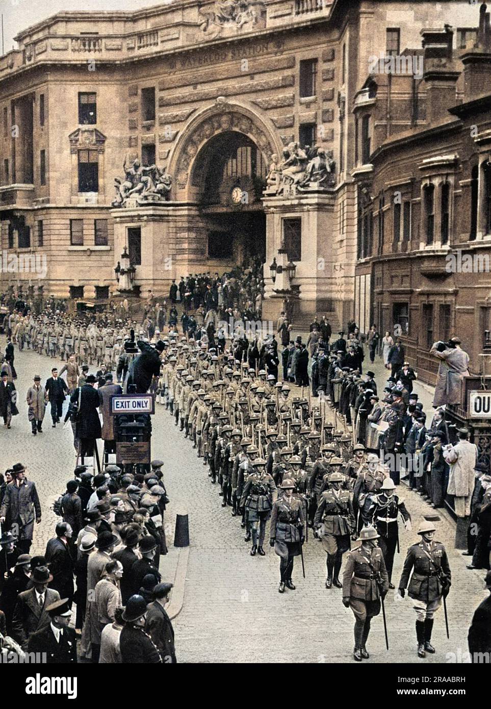 The scene outside Waterloo Station as 150 officers and men forming the South African Coronation contingent started their march to Wellington Barracks after leaving the Gloucester Castle boat train.  Later on their day of arrival, they marched through London to South Africa House where they were welcomed by Mr te Water, the High Commissioner for the Union and General Hertzog, the South African Prime Minister.     Date: 1937 Stock Photo