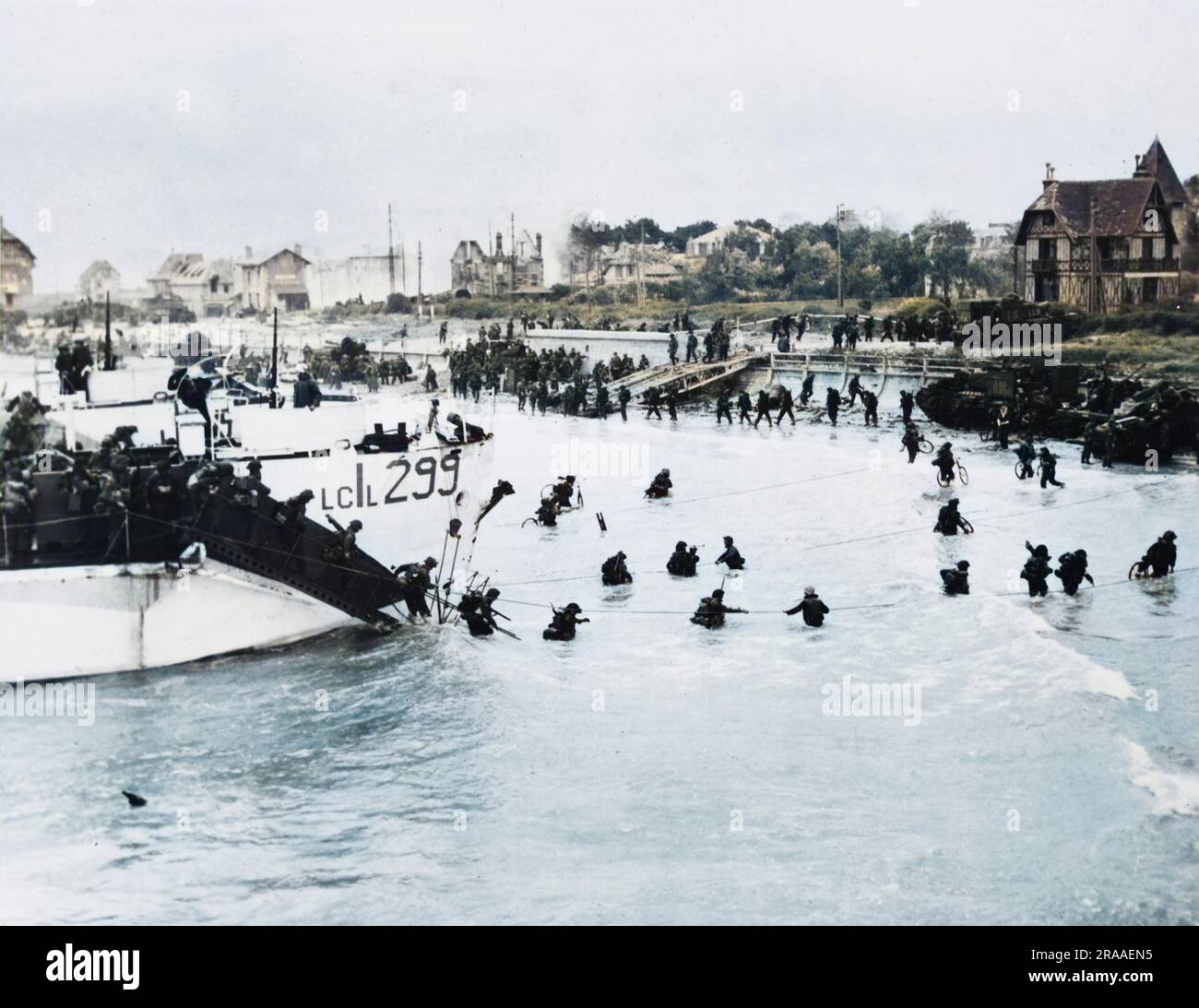 British and Canadian 3rd Division troops land at Juno Beach. D-Day began on June 6th, 1944 at 6:30am and was conducted in two assault phases û the air assault landing of allied troops followed by an amphibious assault by infantry. The Normandy landings were the largest single-day amphibious actions ever undertaken, involving close to 400,000 military and naval personnel.     Date: 6th June 1944 Stock Photo