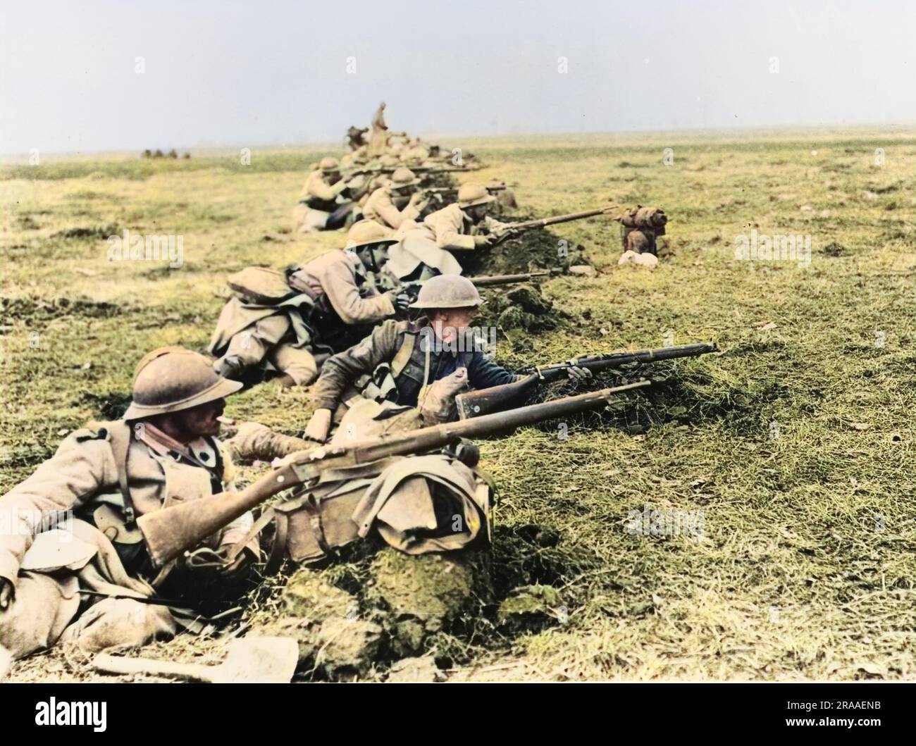 Actions of the Somme Crossings, Nesle Sector. Men of the 20th British Division and of the 22nd French Division in hastily dug rifle pits covering a road at the Battle of the Somme on the Western Front in France during World War I in March 1918     Date: 25th March 1918 Stock Photo