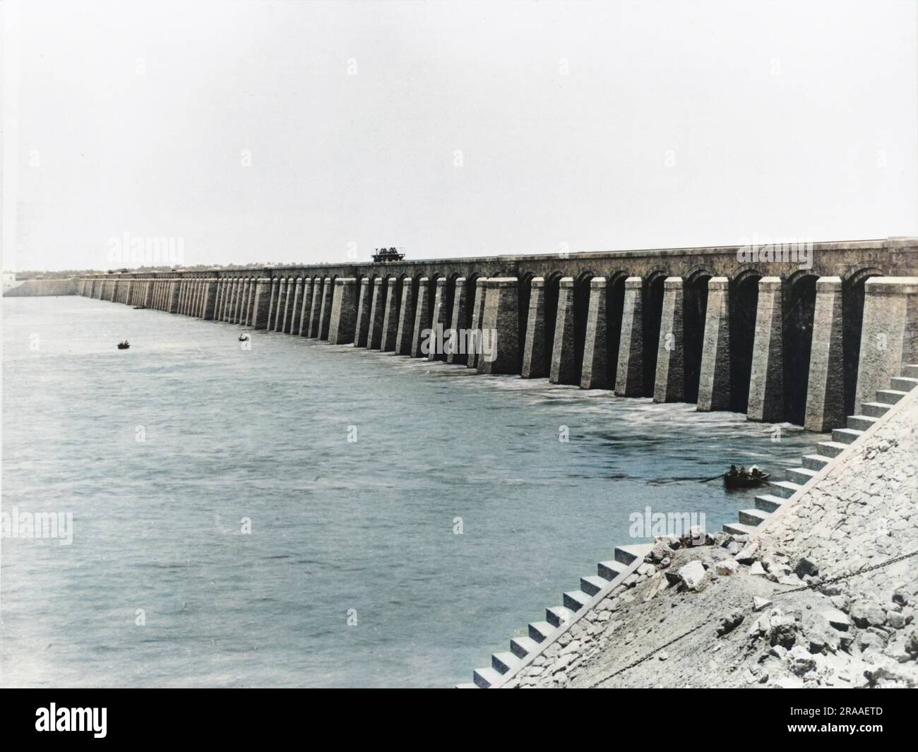 The Assiut or Asyut Barrage damming the River Nile in Egypt (seen here from downstream), about 350 miles downstream of the Aswan Dam. Designed by British engineer Sir William Willcocks, who also designed the Aswan Dam, it was built between 1898 and 1903.     Date: 1902 Stock Photo