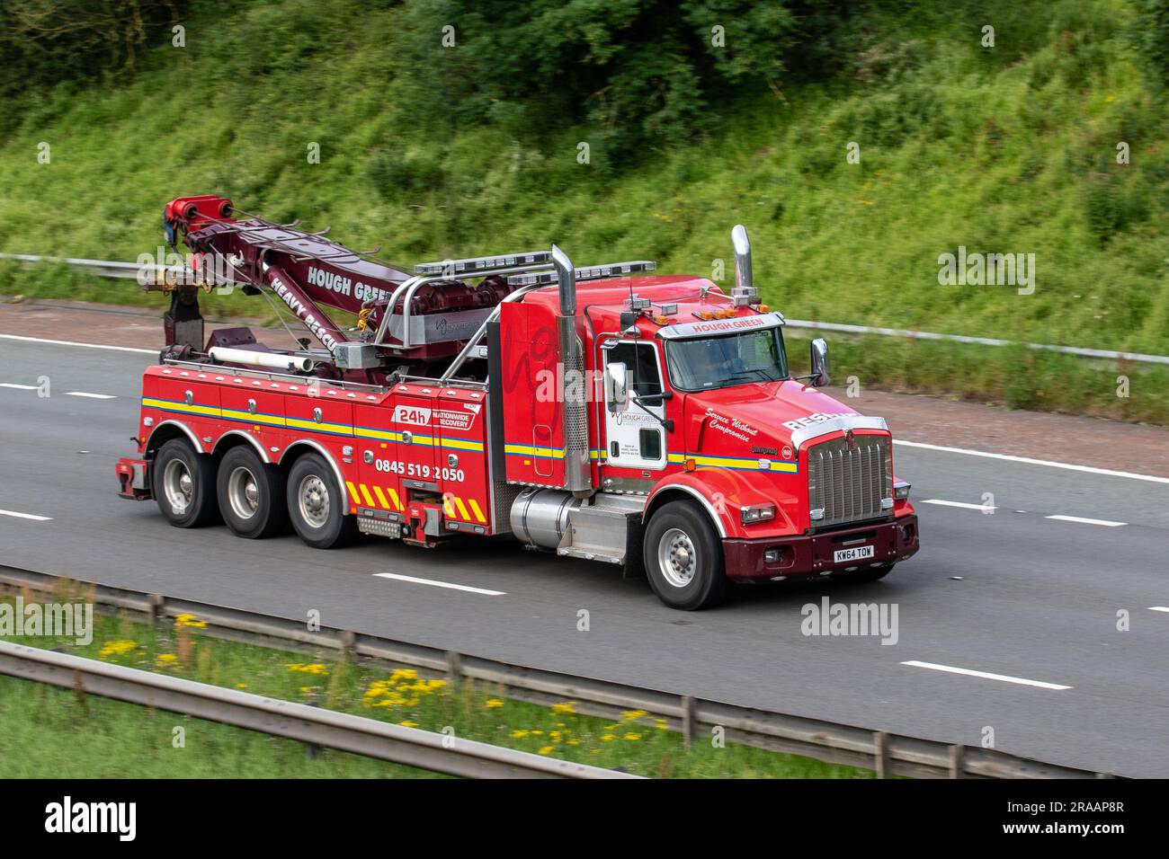 HOUGH GREEN 2008 American truck Kenworth Wrecker Recovery Truck; 24hr nationwide accident HGV Breakdown vehicle recovery vehicle. travelling on the M6 motorway UK Stock Photo