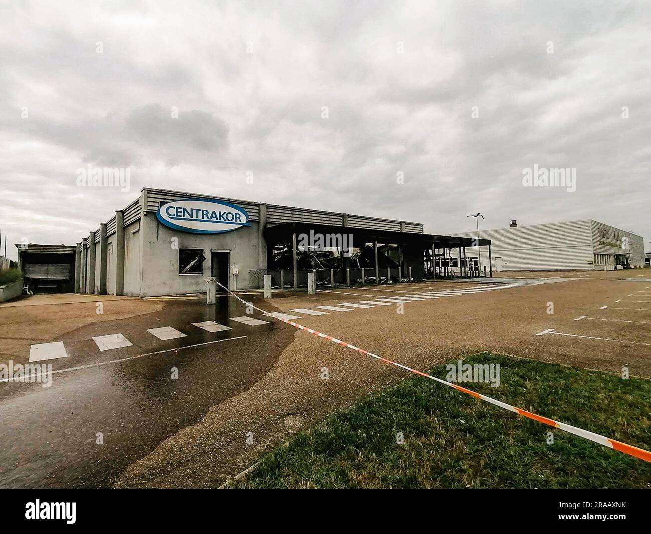 France riots cars hi-res stock photography and images - Alamy
