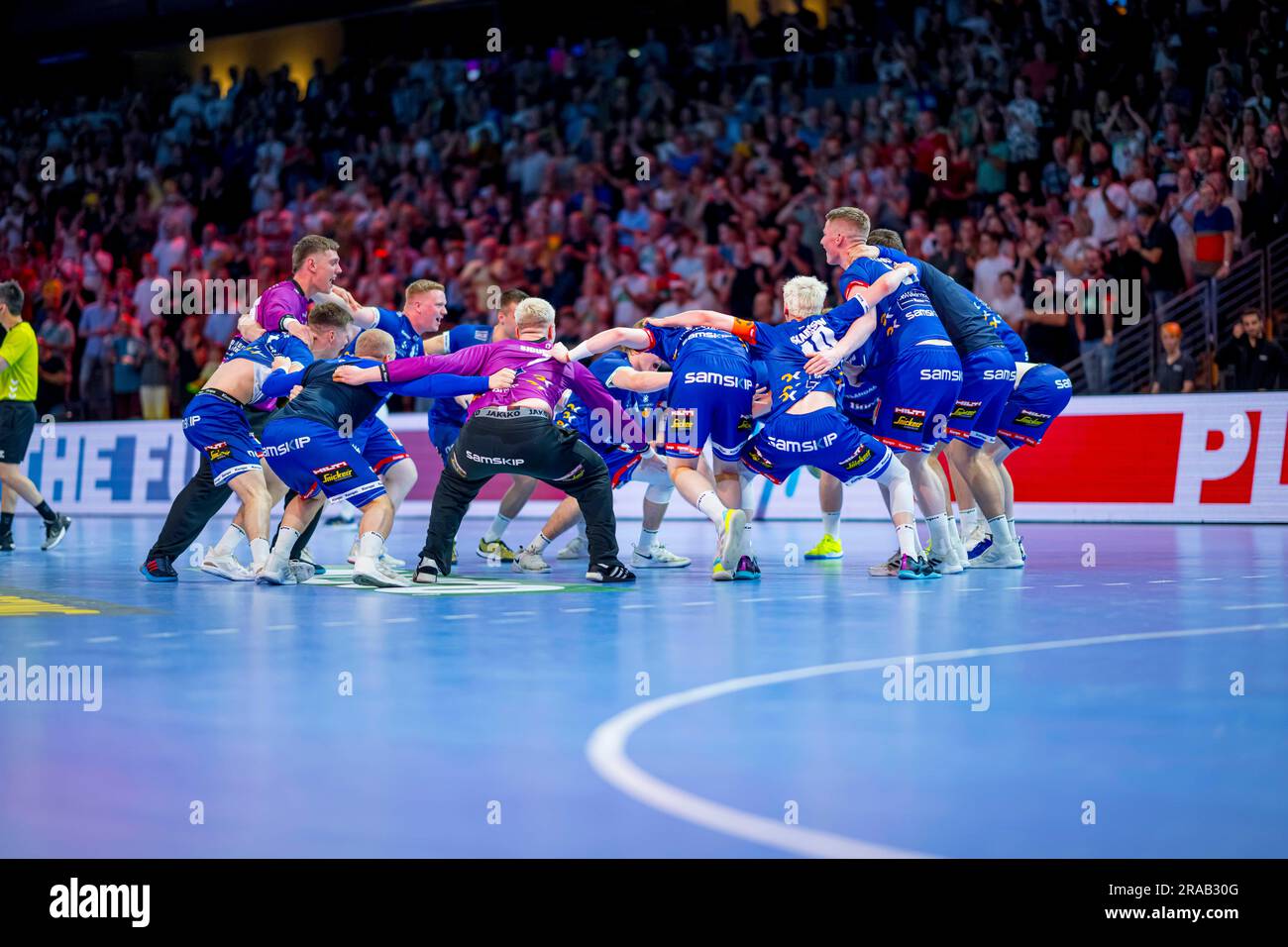 Berlin, Germany. 02nd July, 2023. Handball: World Cup, U-21, Serbia - Iceland, final round, match for third place, Max-Schmeling-Halle. In the match for third place at the 2023 U-21 Handball World Championship, the Icelandic national handball team (Iceland, ISL, blue) celebrates the bronze medal after defeating Serbia (SRB, white). Credit: Sascha Klahn/dpa/Alamy Live News Stock Photo