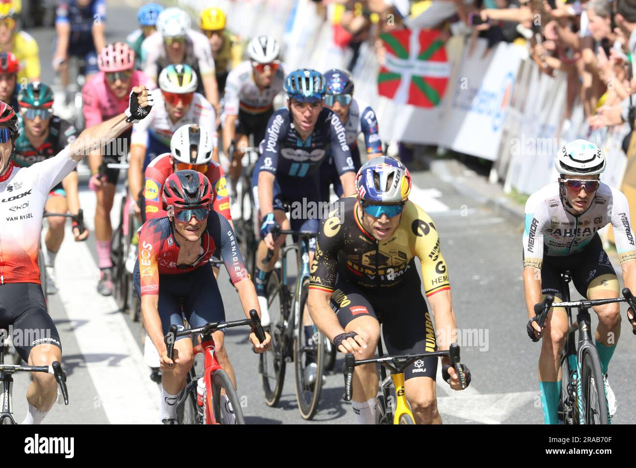 Victor Lafay's opponents / competition at finish line during victory