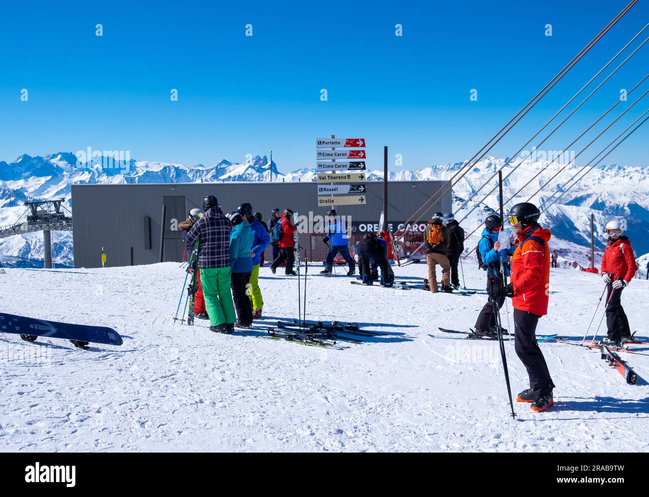 Skiers at the top of Cime Caron, Val Thorens Stock Photo