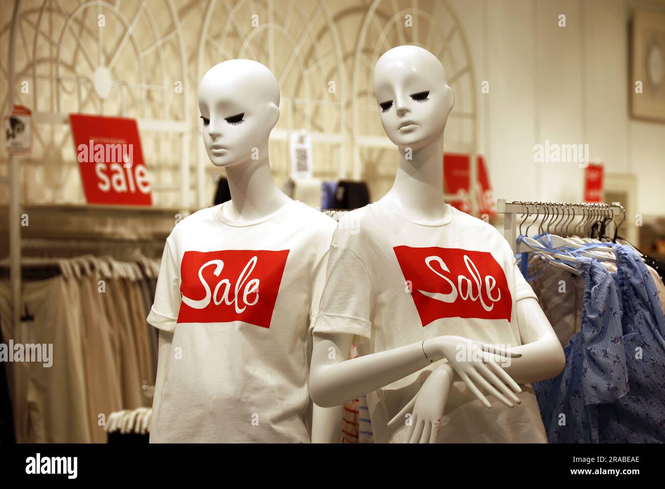 Mannequins sale hi-res stock photography and images - Alamy