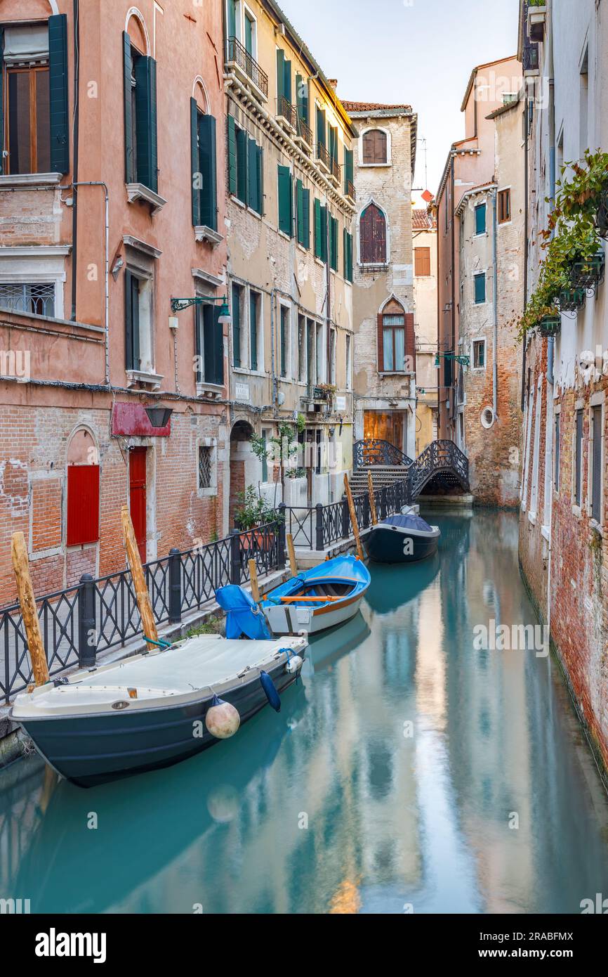 Boats in venice italy hi-res stock photography and images - Alamy