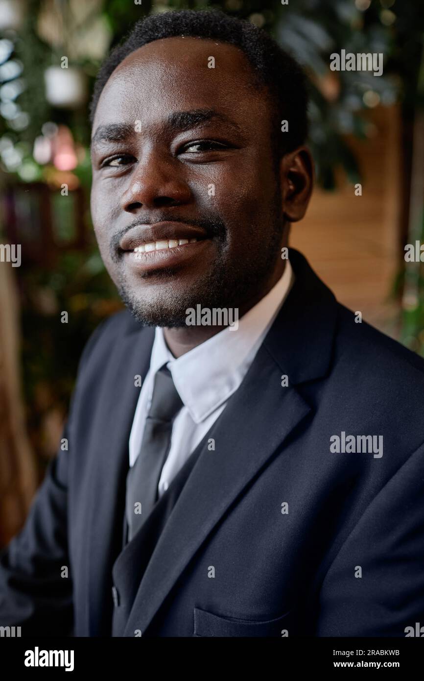 Happy african american man wearing tuxedo hi-res stock photography and ...