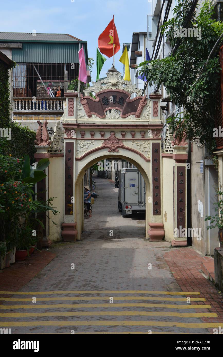 The village gate is a special ancient architectural work of Vietnam. Nowadays, the village gate is not very much due to the urbanization process. 越南旅游 Stock Photo