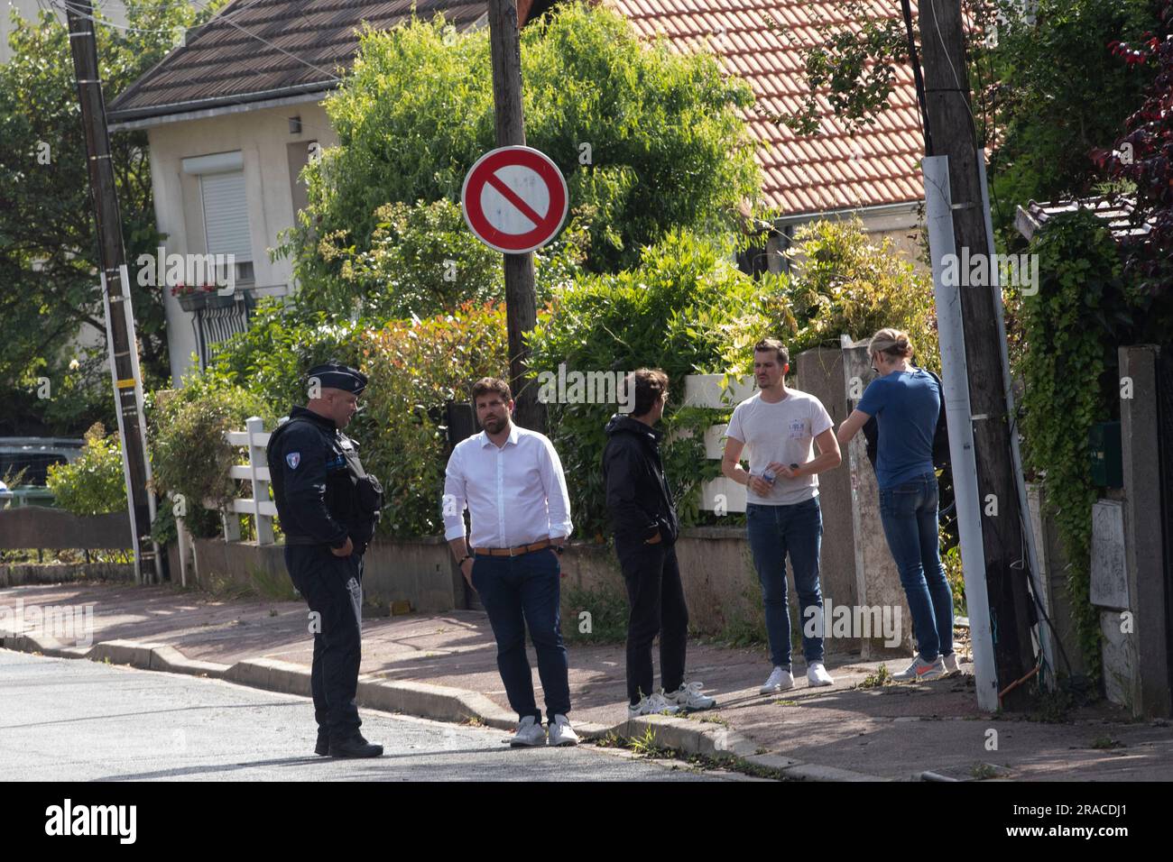 Mayor Vincent Jeanbrun (2L) stands under police protection outside his house on July 2, 2023 in L'Hay-les-Roses, a Paris suburb, France. Attackers tried to set fire to his home of overnight and fired rockets at the official's fleeing wife and children. The incident has caused widespread shock and is being treated as attempted murder. Mayor Vincent Jeanbrun was not at home, but his wife suffered a broken leg and his child was also hurt. France has seen violent protests after police killed a teenager on Tuesday. Photo by Jeremy Paoloni/ABACAPRESS.COM Credit: Abaca Press/Alamy Live News Stock Photo
