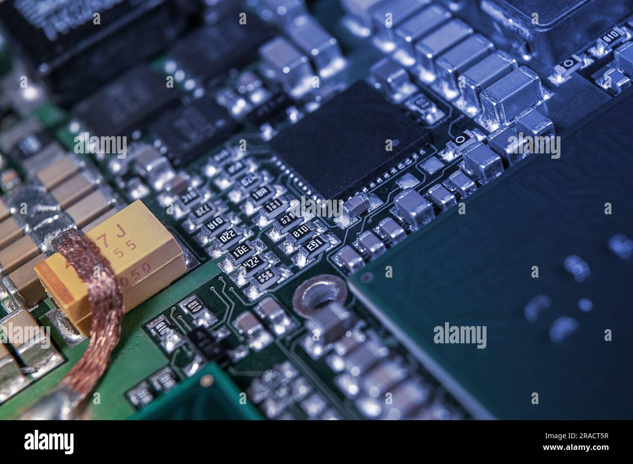 electronic circuit board with passive and active circuit components and
