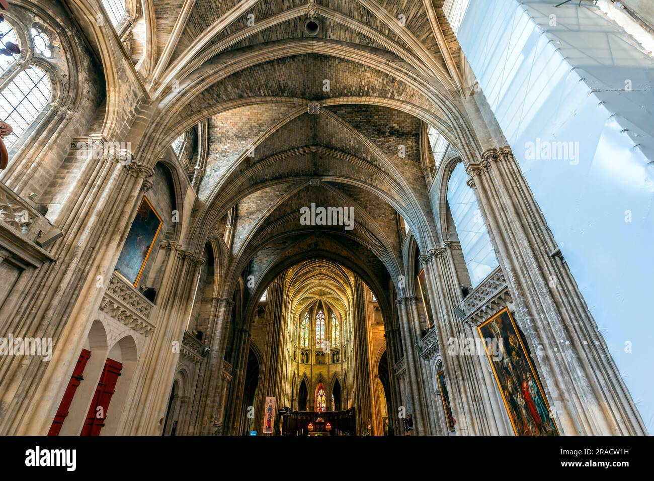 Central nave towards choir. The Cathedral Saint-André, Bordeaux, Aquitaine region, France. Cathedral officially known as the Primatial Cathedral of St Stock Photo