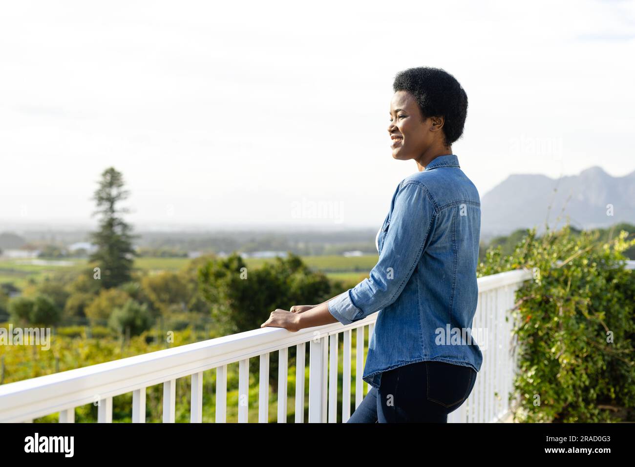 African american woman profile hi-res stock photography and images - Alamy