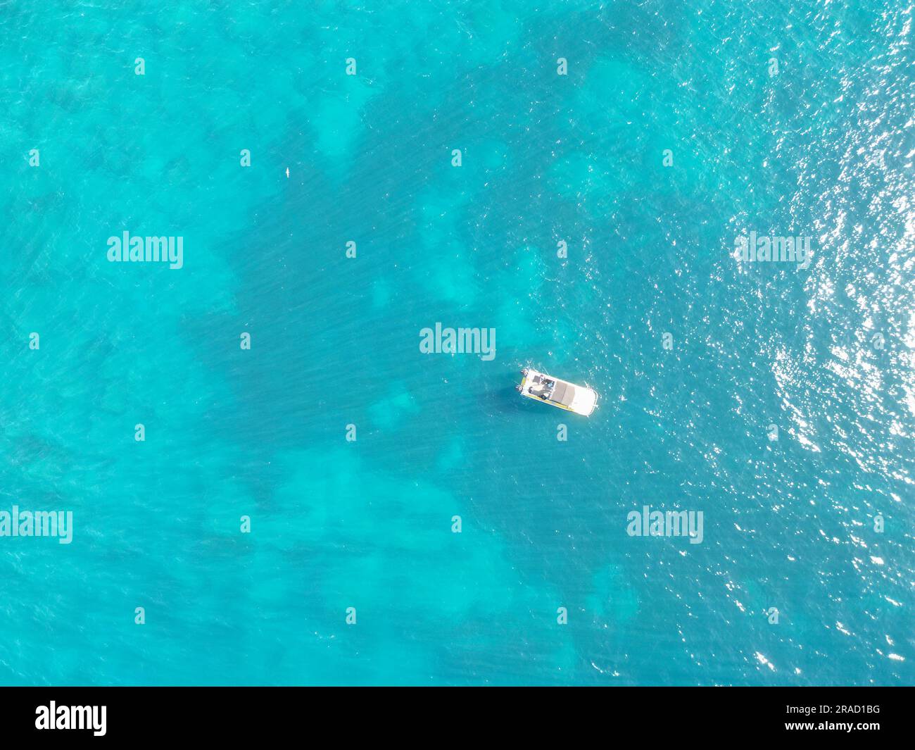 Drone of boat hi-res stock photography and images - Alamy
